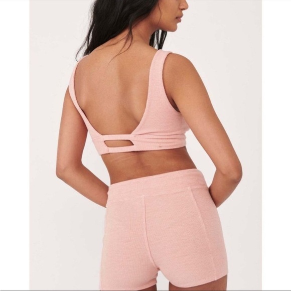 NWT (S) Revolve FREE PEOPLE
Issa Lifestyle Bralette Strawberry Pink - Picture 6 of 13
